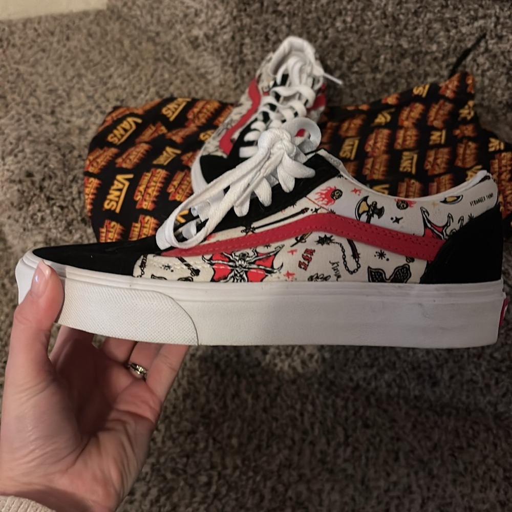 Stranger Things Vans - Picture 2 of 7